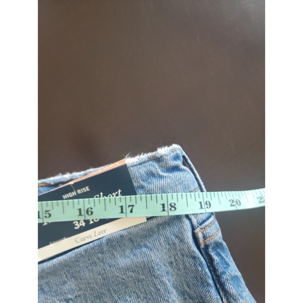 NWT Abercrombie Fitch Mom Shorts High Rise Womens 34/18 Raw Hem Denim - Picture 4 of 10